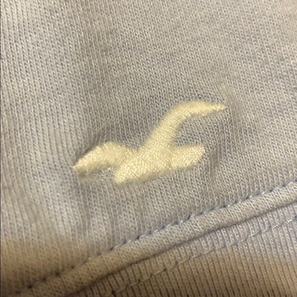 Super cute hollister t-shirt! - Picture 4 of 4